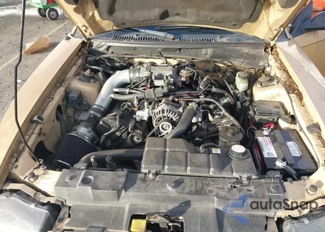 2000 Ford Mustang Gt z USA, uszkodzony, nr VIN 1FAFP42X5YF217680